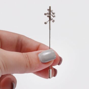 Kinetic silver brooch pin