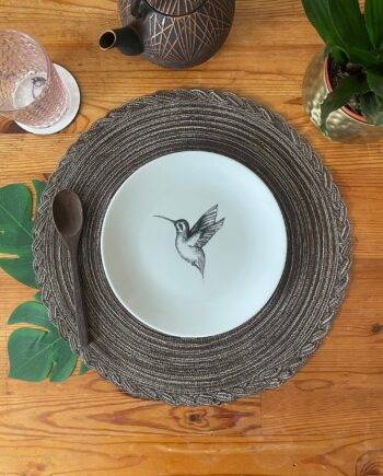 Hummingbird in flight Plate - The BirdLife Collection