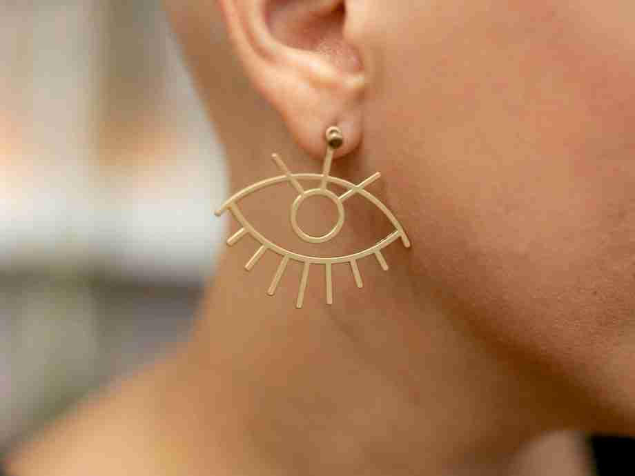 Kaya – Big Evil Eye charm on Gold plated Sterling Silver Hammer Studs