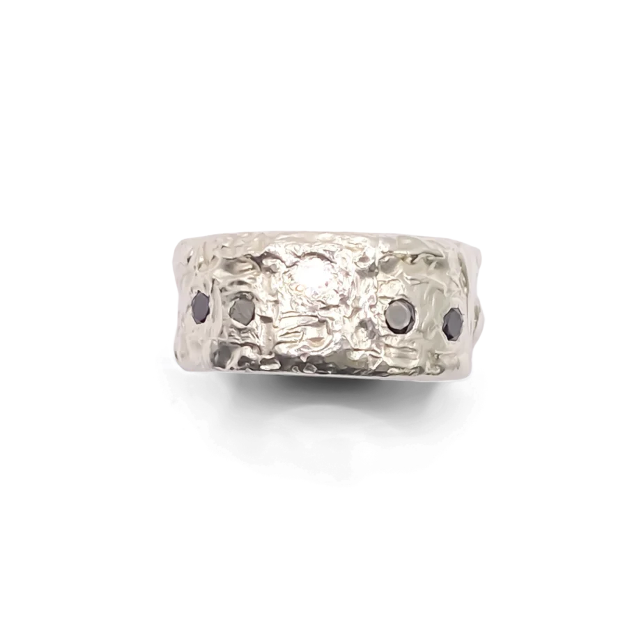 Silver textured band ring with black and white lab-grown gemstones.