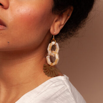Clara – hexagon warm marble acrylic chain link earrings