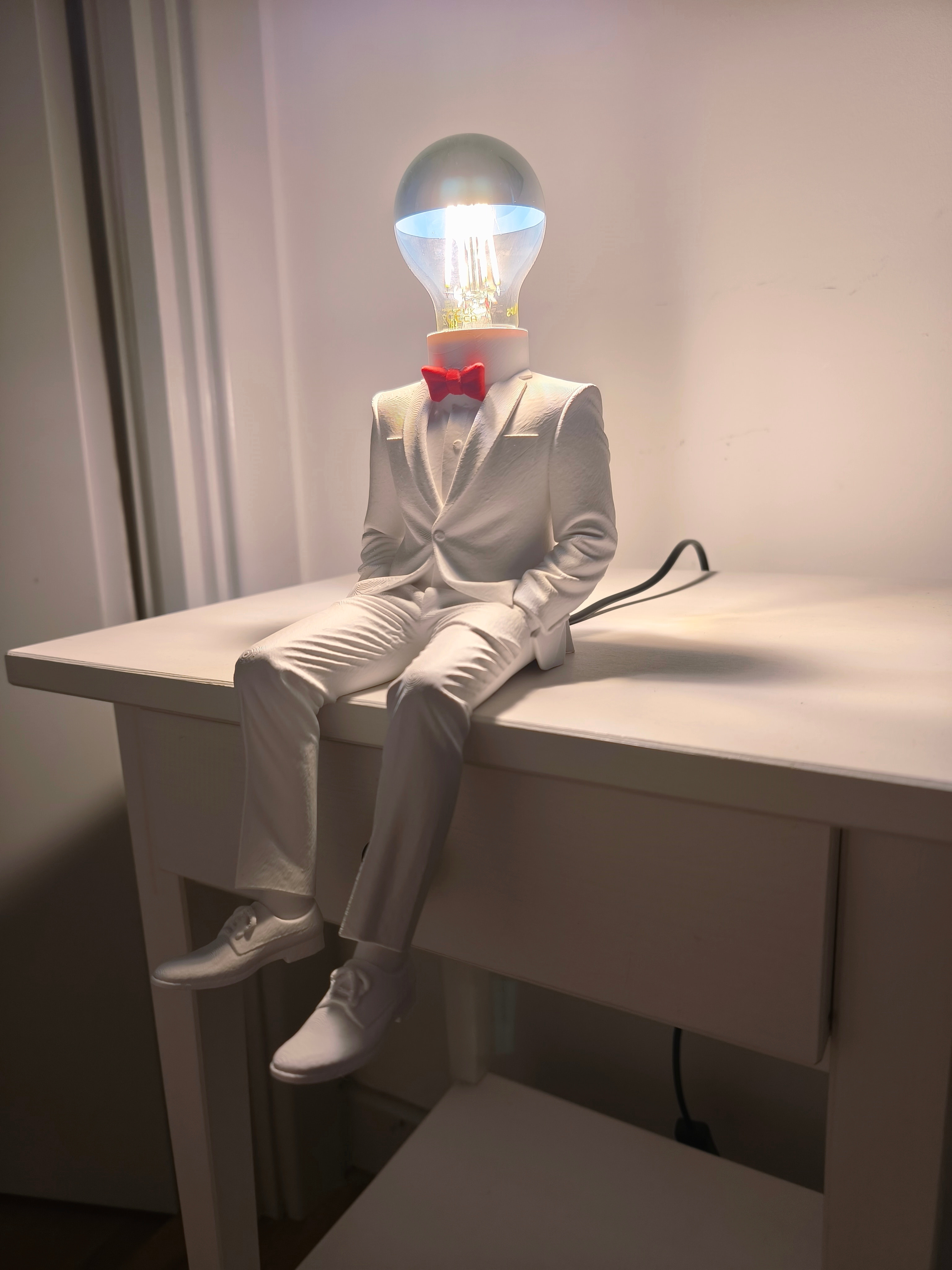 "The Gentleman's Thinker" 3D Printed Table Lamp